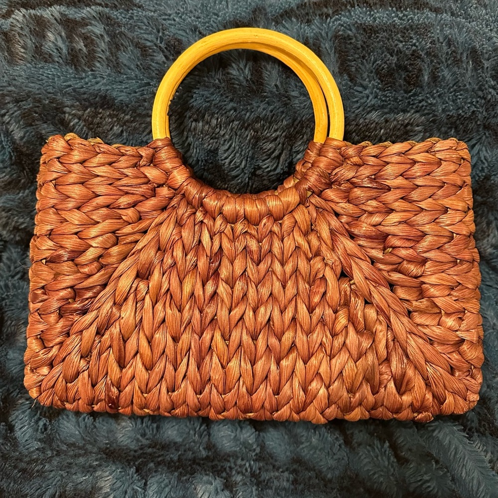 🔥CROSSPOSTED🔥 Tan Woven Bag with Wooden Handle
